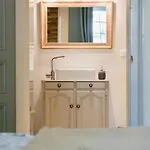 La Maison Florence Bed & Breakfast 4*